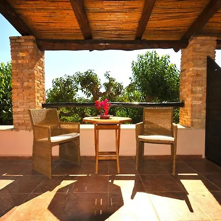 Vendégház In Guest - Traditional For Relaxation And Rejuvenation Hriszí Aktí Haniá